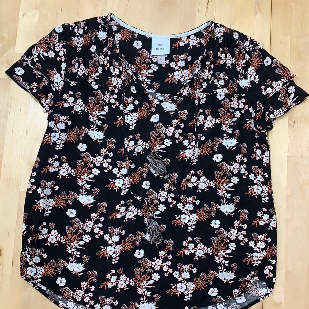 NWOT Knox Rose v-neck